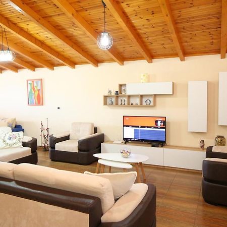 Laerti'S Attic Apartment วญอเรอ ภายนอก รูปภาพ