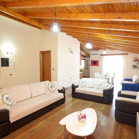 Laerti'S Attic Apartment วญอเรอ ภายนอก รูปภาพ