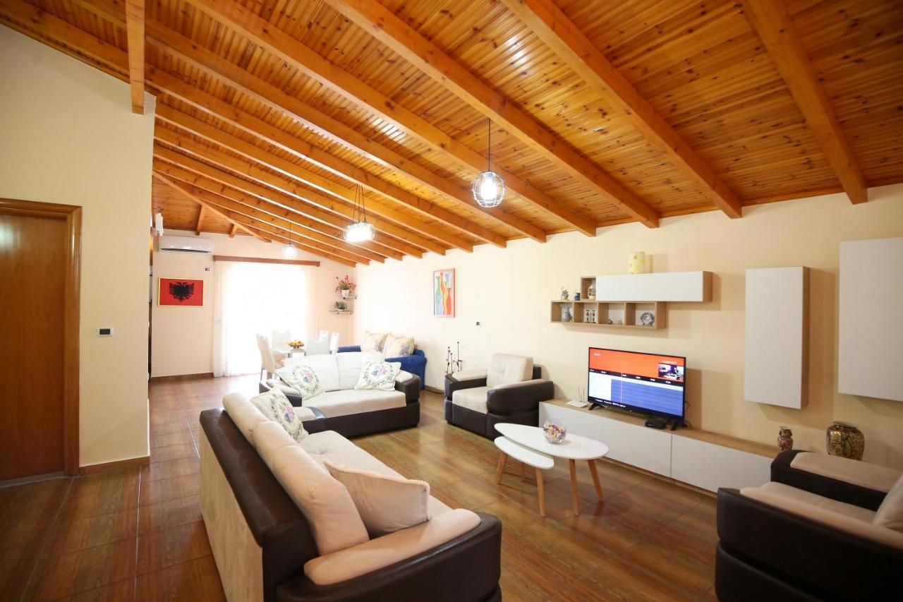 Laerti'S Attic Apartment วญอเรอ ภายนอก รูปภาพ