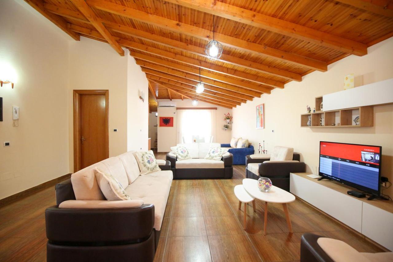 Laerti'S Attic Apartment วญอเรอ ภายนอก รูปภาพ